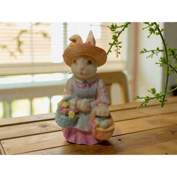 Set Of 3 Vintage resin Bunny Figurines Easter-Themed With Pastel Details Colle - Picture 4 of 7